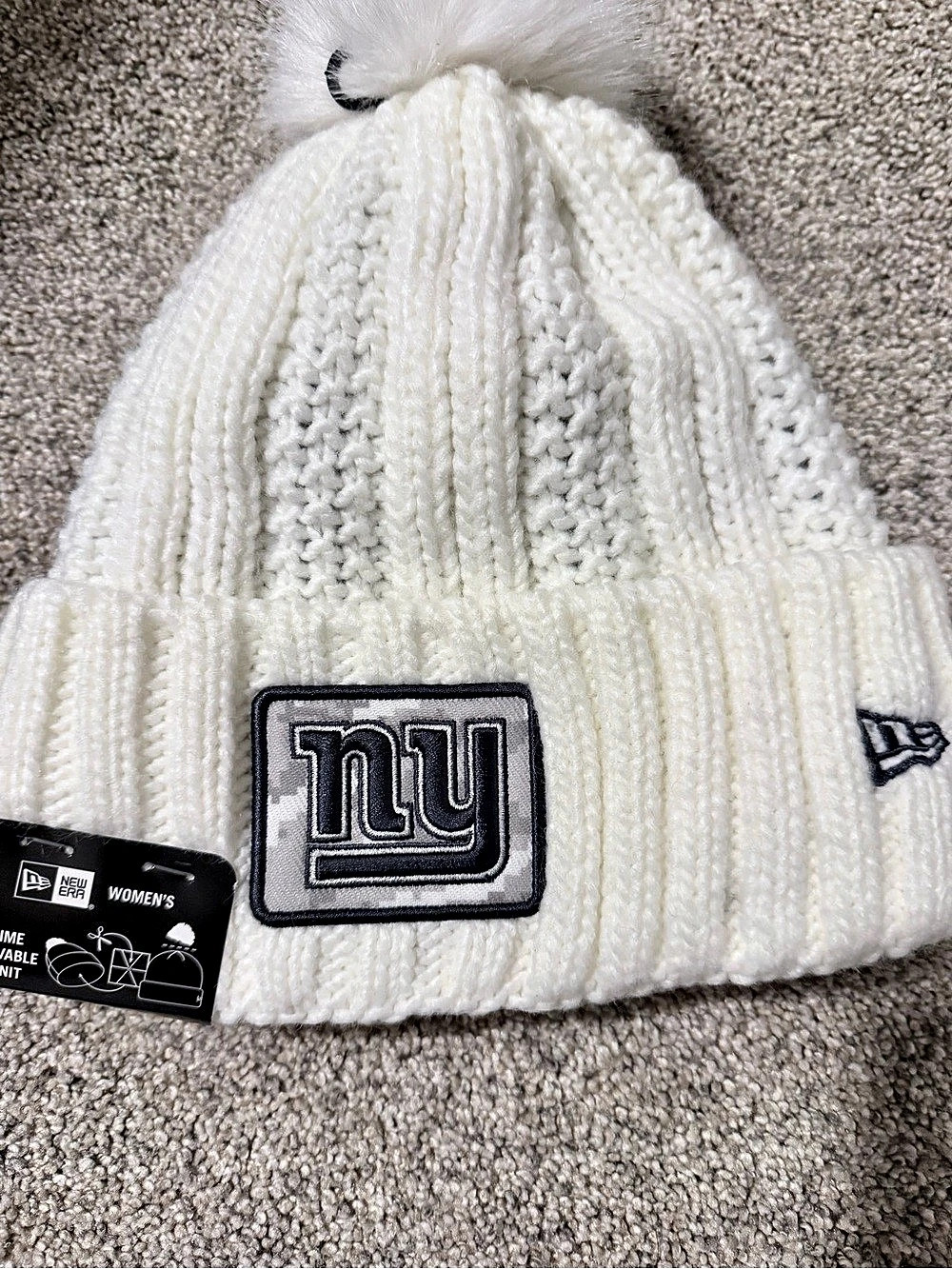 New Era New York Giants NFL Salute To Service Pom Knit Beanie Salute